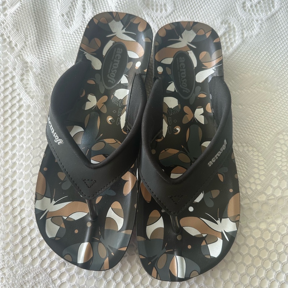 Aerosoles Black and Brown Sandals